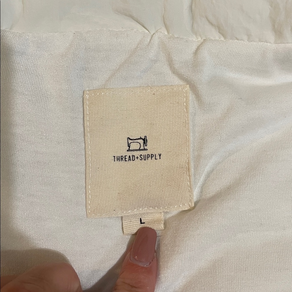 Women’s cropped White Puffer Vest size large - Picture 4 of 5